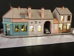 Alignement de 3 Maisons de Bourgogne 2 commerces angle à gauche