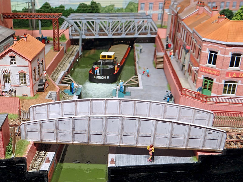 Pont poutres semi parabolique C briques