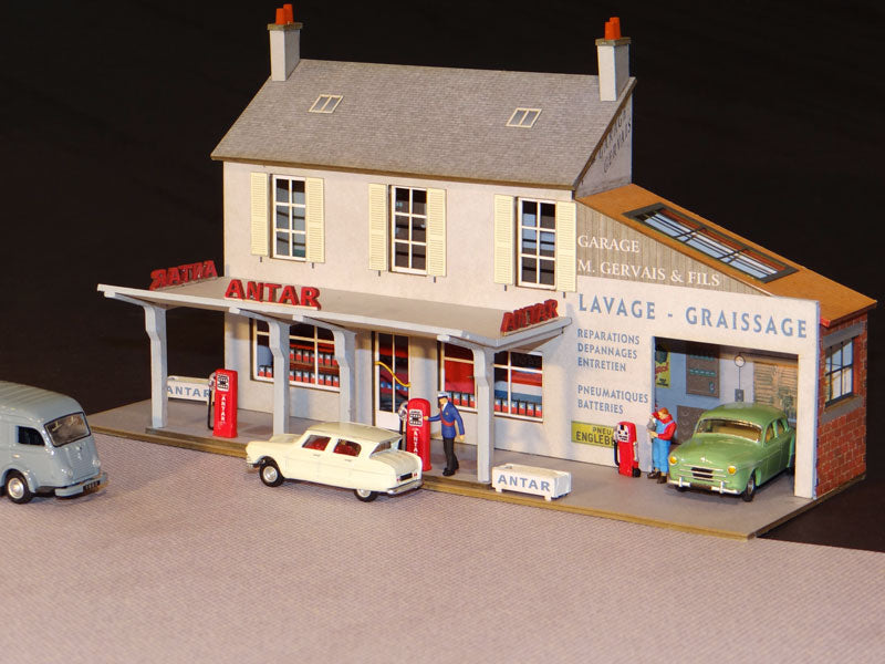 Façade station-service et garage