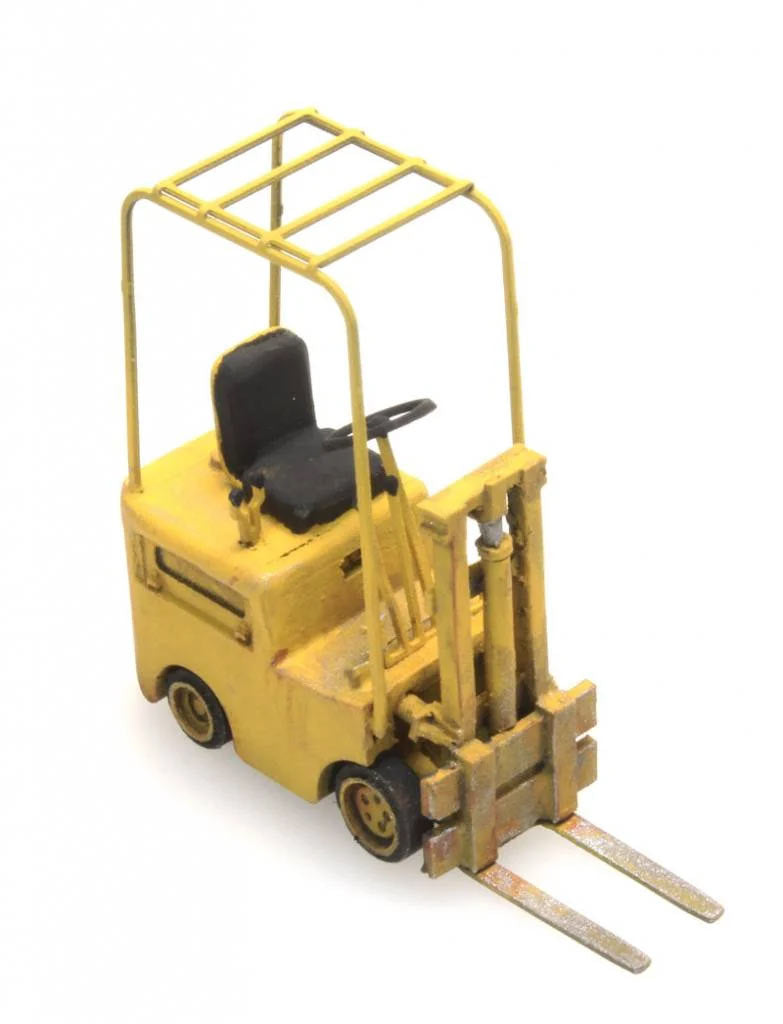 Chariot élévateur jaune