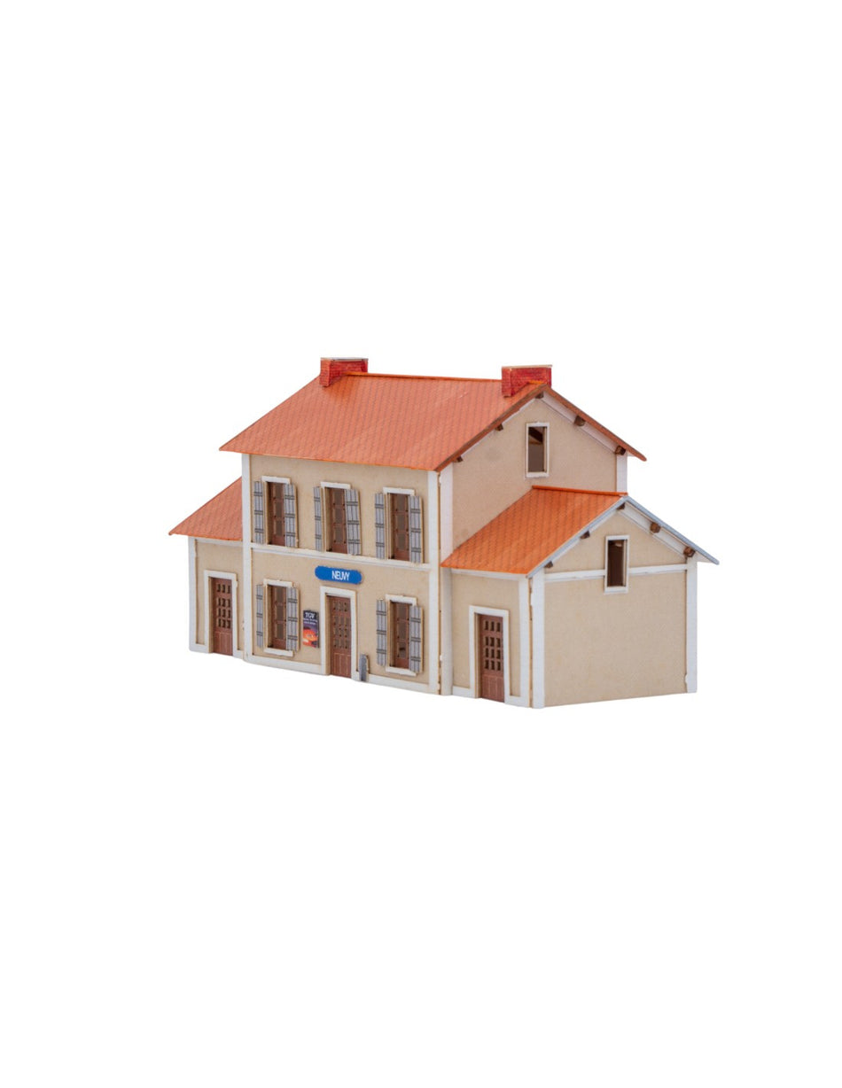 Bâtiment voyageur, type Est de la France avec toit en tuile, à l'échelle Z