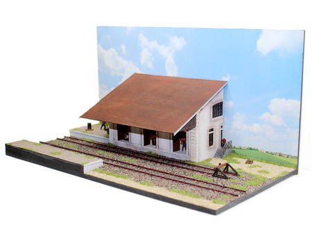 Diorama à construire : demi-halle à marchandises