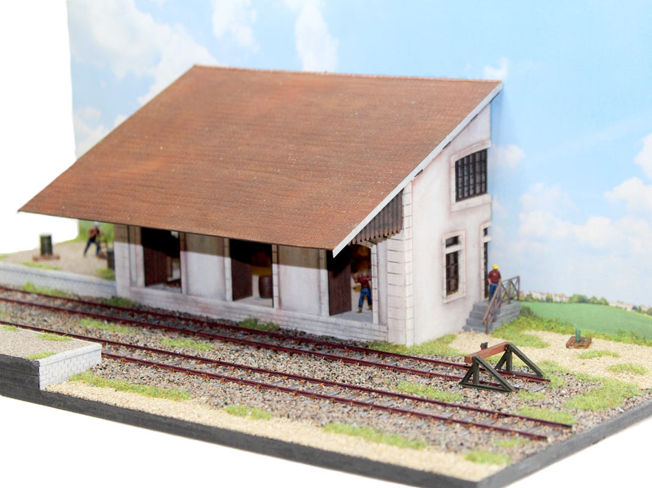 Diorama à construire : demi-halle à marchandises