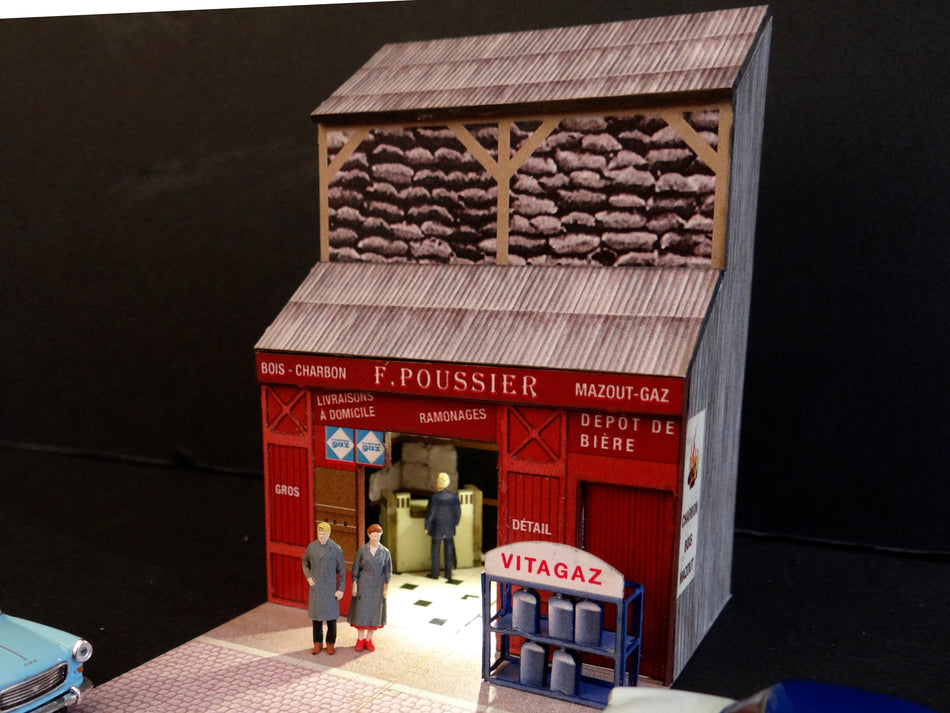 Mini-façade de charbonnier avec ses figurines couple de  charbonniers
