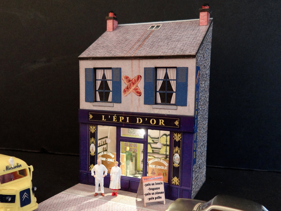 Mini-façade de commerce de boulangerie avec ses figurines couple de boulangers
