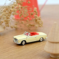 Peugeot 403 Cabriolet 1957 jaune