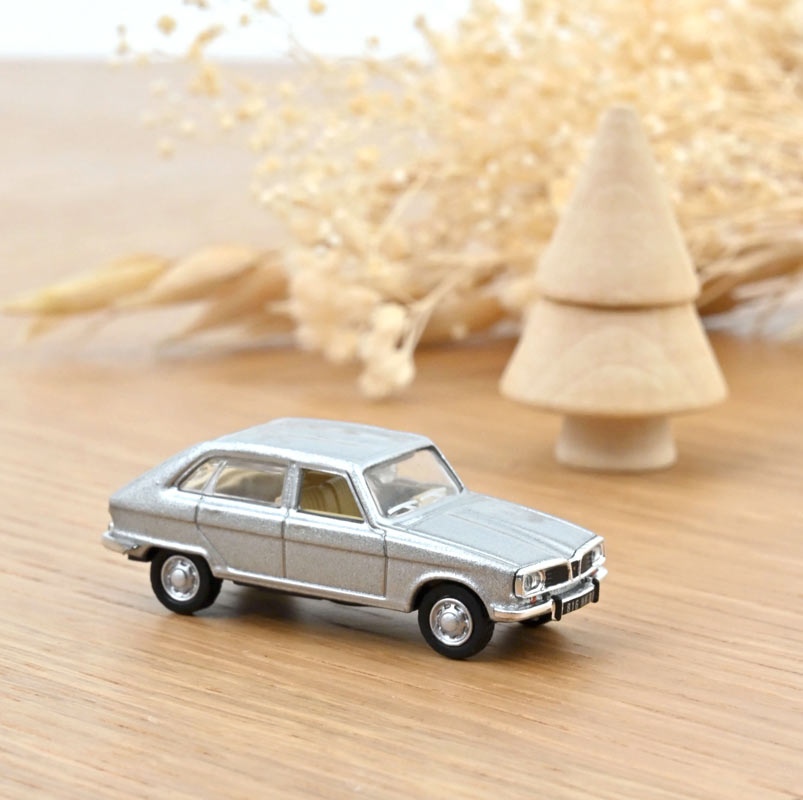 Véhicule Renault 16 - 1966 - Gris métallisé