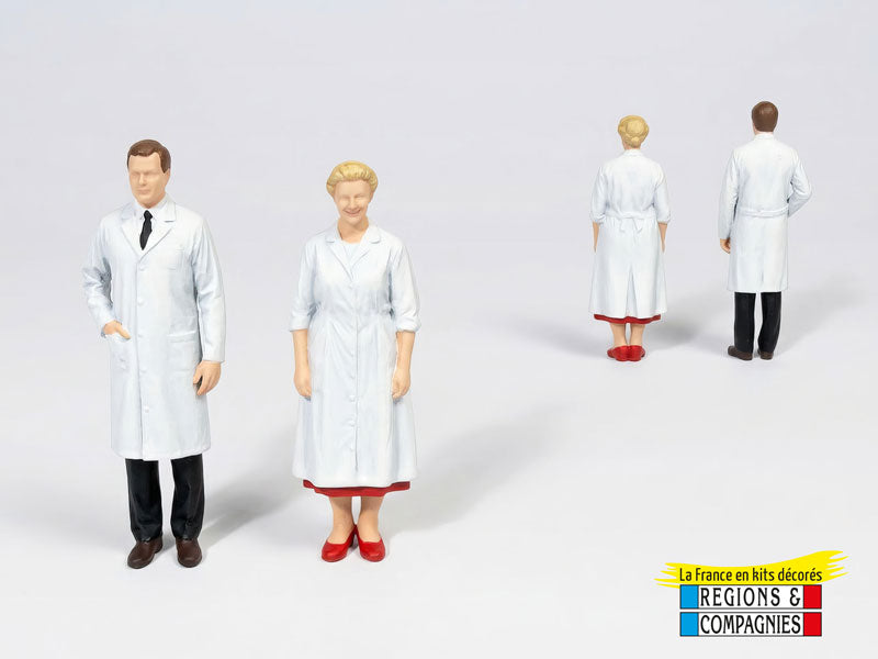 Mini-façade de pharmacie avec ses figurines couple de pharmaciens