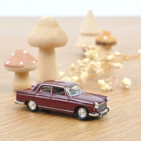 Véhicule Peugeot 404 - 1968 - Algue Brune