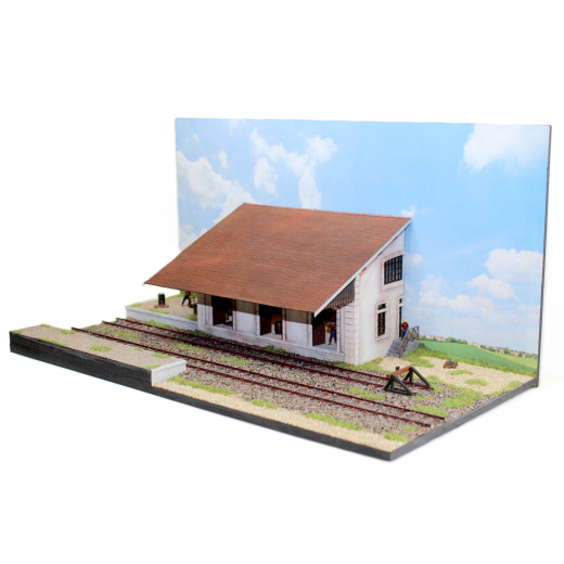 Diorama à construire : demi-halle à marchandises