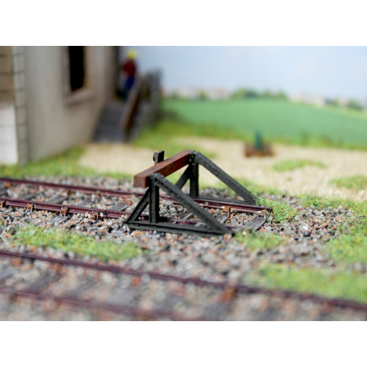 Diorama à construire : demi-halle à marchandises-11