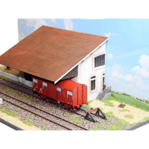 Diorama à construire : demi-halle à marchandises-5