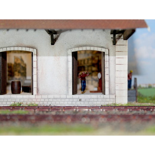 Diorama à construire : demi-halle à marchandises-9