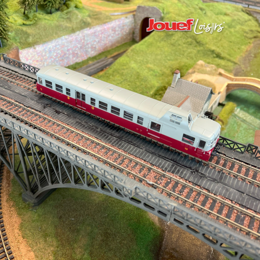 autorail diesel X 3800 "Picasso", livrée rouge et gris, ép. III-1