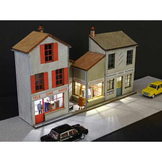 Fond de décor en relief 3 maisons avec Poste