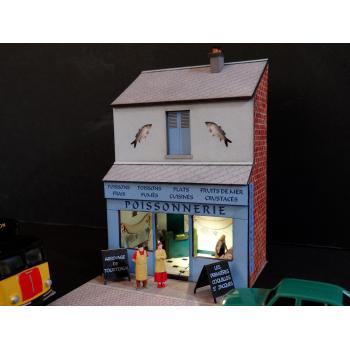 Mini-façade de poissonnerie avec ses figurines couple de poissonniers