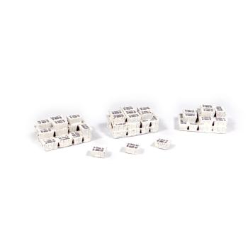 3 différents tas de bourriches d’huîtres + 3 bourriches isolées