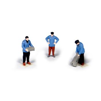 3 postiers chargeant / déchargeant des sacs postaux