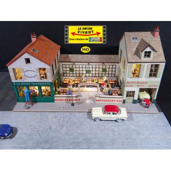 Restaurant animé (serveur + serveuse + laveur de carreaux + automobiliste)