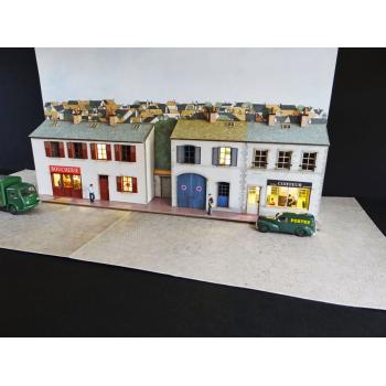 Fond de décor en relief 3 maisons + 2 commerces