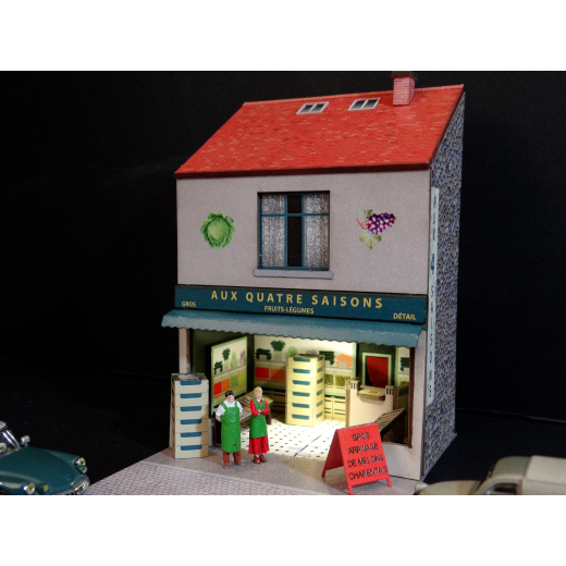 Mini-façade de commerce de fruits et légumes avec ses figurines couple de primeurs