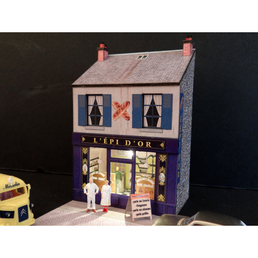 Mini-façade de commerce de boulangerie avec ses figurines couple de boulangers
