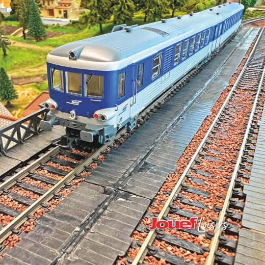 Autorail diesel EAD XBD 4717 + XRABx 8714, livrée argent/bleue avec logo « Casquette », ép. IV-V SNCF-3
