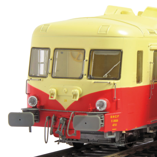 Autorail X 2828 version d’origine, Rouge 605 et Crème 407, LYON-VAISE, SNCF Ep. III.-3