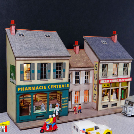 Façades avec vitrines Pharmacie + Prêt-à-porter