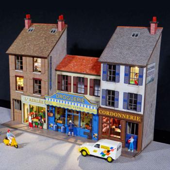 Façades avec vitrines Fleuriste + Droguerie + Cordonnerie